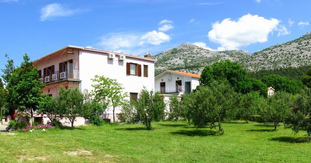 Apartments And Rooms Mare-Monti Starigrad Paklenica Exterior foto
