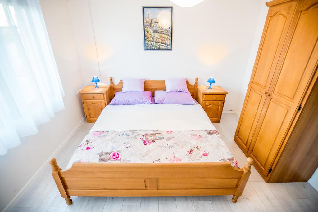Apartments And Rooms Mare-Monti Starigrad Paklenica Exterior foto